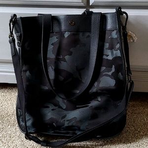 Lululemon Now and Always tote 15L.